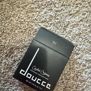Doucce Cache Crème Powder Foundation (YL3 shade)